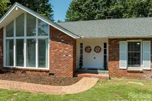 935 Ridgewood Dr NE, Lenoir, NC 28645 - Photo 3