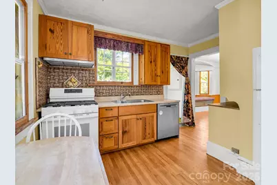 323 Blythe Street, Hendersonville, NC 28739 - Photo 5