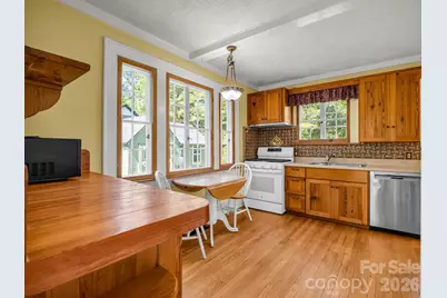 323 Blythe Street, Hendersonville, NC 28739 - Photo 25