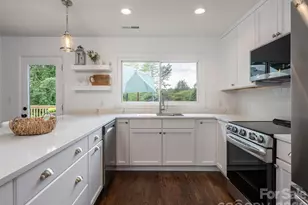 21 W Chapel Rd, Asheville, NC 28803 - Photo 15