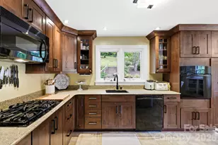 33 Pinecroft Rd, Asheville, NC 28804 - Photo 21