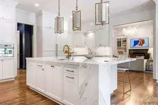 1811 Queens Rd W, Charlotte, NC 28207 - Photo 9