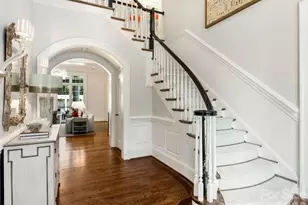 1811 Queens Rd W, Charlotte, NC 28207 - Photo 5