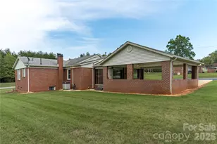 5271 Harris Farm Rd, Hickory, NC 28602 - Photo 5