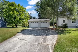 3 Apple Blossom Ln, Hendersonville, NC 28792 - Photo 5