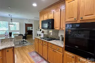 3001 Sunset Rd, Charlotte, NC 28216 - Photo 7