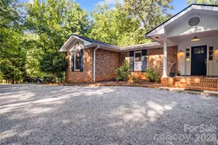 1137 Mountain Laurel Dr, Columbus, NC 28722 - Photo 3