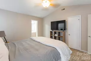 8514 Lockerbie Ln, Charlotte, NC 28215 - Photo 11