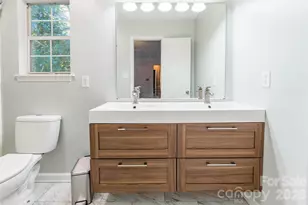 8514 Lockerbie Ln, Charlotte, NC 28215 - Photo 13