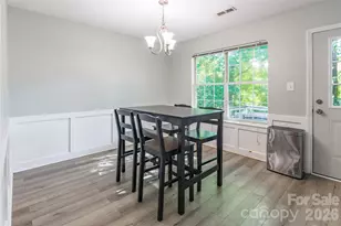 8514 Lockerbie Ln, Charlotte, NC 28215 - Photo 9