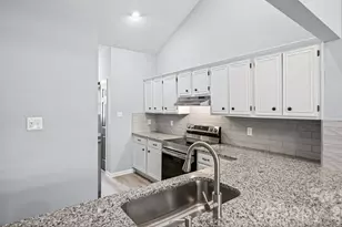 19942 Oak Leaf Cir, Cornelius, NC 28031 - Photo 5