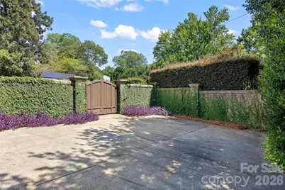 925 Harvard Place, Charlotte, NC 28207 - Photo 47