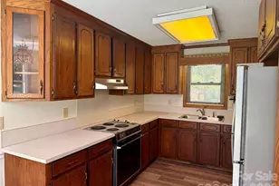 304 Plaza Dr, Harrisburg, NC 28075 - Photo 7