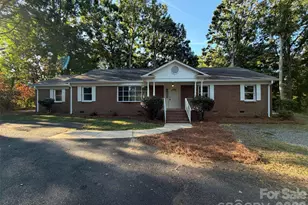 1524 Mt Holly-Huntersville Rd, Charlotte, NC 28214 - Photo 1