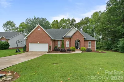 2925 24th Street Drive NE, Hickory, NC 28601 - Photo 1