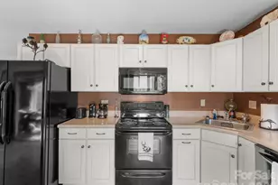 600 Piney Gate Rd, Saluda, NC 28773 - Photo 9