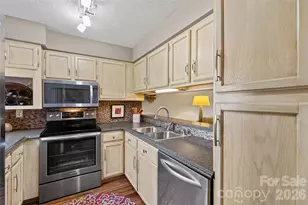 2508 Stradbrook Dr, Charlotte, NC 28210 - Photo 9