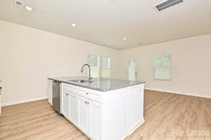1725 E Cloaninger Ave, Statesville, NC 28625 - Photo 3