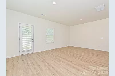 1725 E Cloaninger Avenue #B, Statesville, NC 28625 - Photo 5