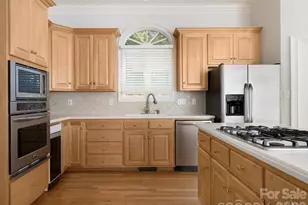 1105 Randolph Oaks Ct, Charlotte, NC 28211 - Photo 9