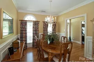 122 Upper Oak Dr, Statesville, NC 28625 - Photo 3