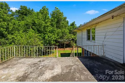 512 1st Street W, Conover, NC 28613 - Photo 3