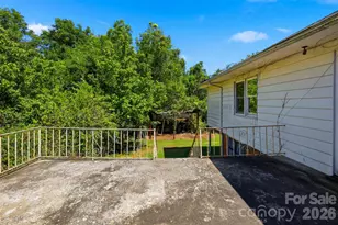 512 1st St W, Conover, NC 28613 - Photo 3