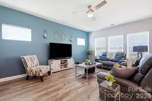 2010 Red Ash Dr, Charlotte, NC 28215 - Photo 11