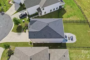 2010 Red Ash Dr, Charlotte, NC 28215 - Photo 3