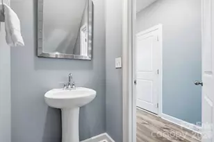 2010 Red Ash Dr, Charlotte, NC 28215 - Photo 15