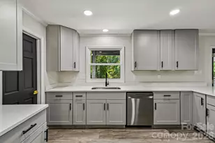 4908 Zephyr Ln, Charlotte, NC 28209 - Photo 15