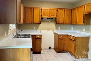 10121 Brawley Ln, Charlotte, NC 28215 - Photo 5