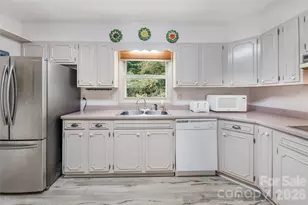 102 Boyd Dr, Flat Rock, NC 28731 - Photo 11