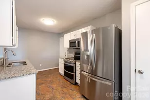 1521 Hyacinth Ct, Charlotte, NC 28215 - Photo 9
