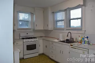 301 Highland St, Mount Holly, NC 28120 - Photo 13