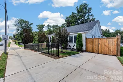 448 1st Street SW, Hickory, NC 28602 - Photo 3