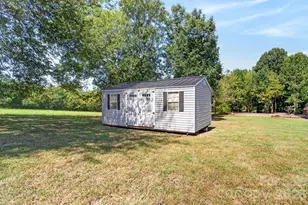 3276 E Calvin St, Claremont, NC 28610 - Photo 23