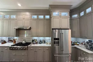 7902 Denbur Dr, Charlotte, NC 28215 - Photo 5