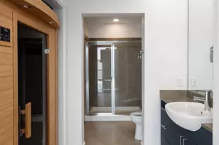 333 W Trade St, Charlotte, NC 28202 - Photo 11