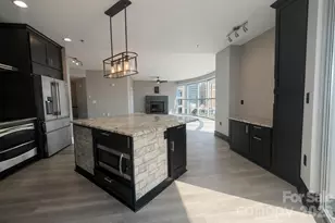 333 W Trade St, Charlotte, NC 28202 - Photo 5