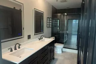333 W Trade St, Charlotte, NC 28202 - Photo 9