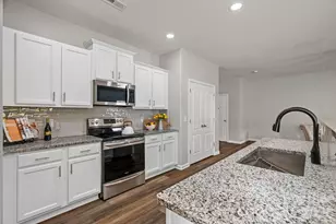 8226 Paw Valley Ln, Charlotte, NC 28214 - Photo 7