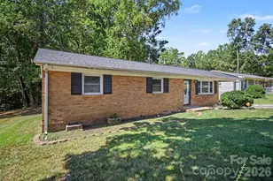 829 Vancouver Ln, Gastonia, NC 28052 - Photo 3