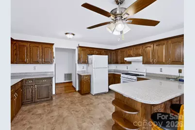 2008 Deep Woods Drive, Hendersonville, NC 28739 - Photo 7