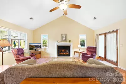 310 Robertson Street, Burnsville, NC 28714 - Photo 3