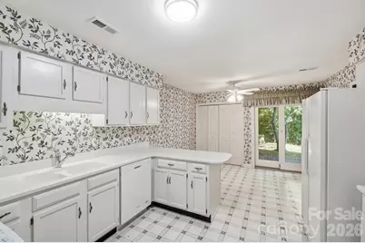 4218 Woodglen Lane, Charlotte, NC 28226 - Photo 9