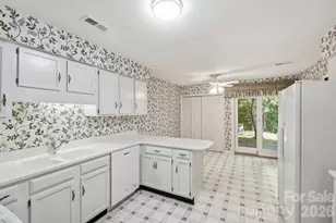4218 Woodglen Ln, Charlotte, NC 28226 - Photo 9