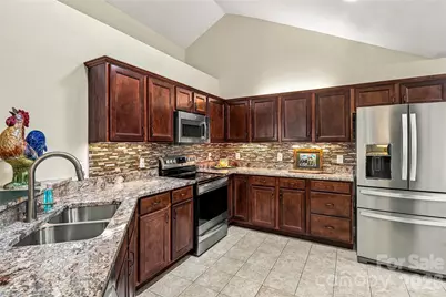 31 Braeburn Way, Flat Rock, NC 28731 - Photo 3