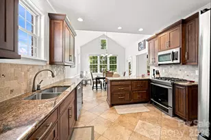 137 Fox Den Cir, Statesville, NC 28677 - Photo 5