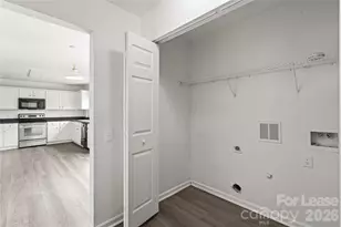 2724 Mulberry Pond Dr, Charlotte, NC 28208 - Photo 11